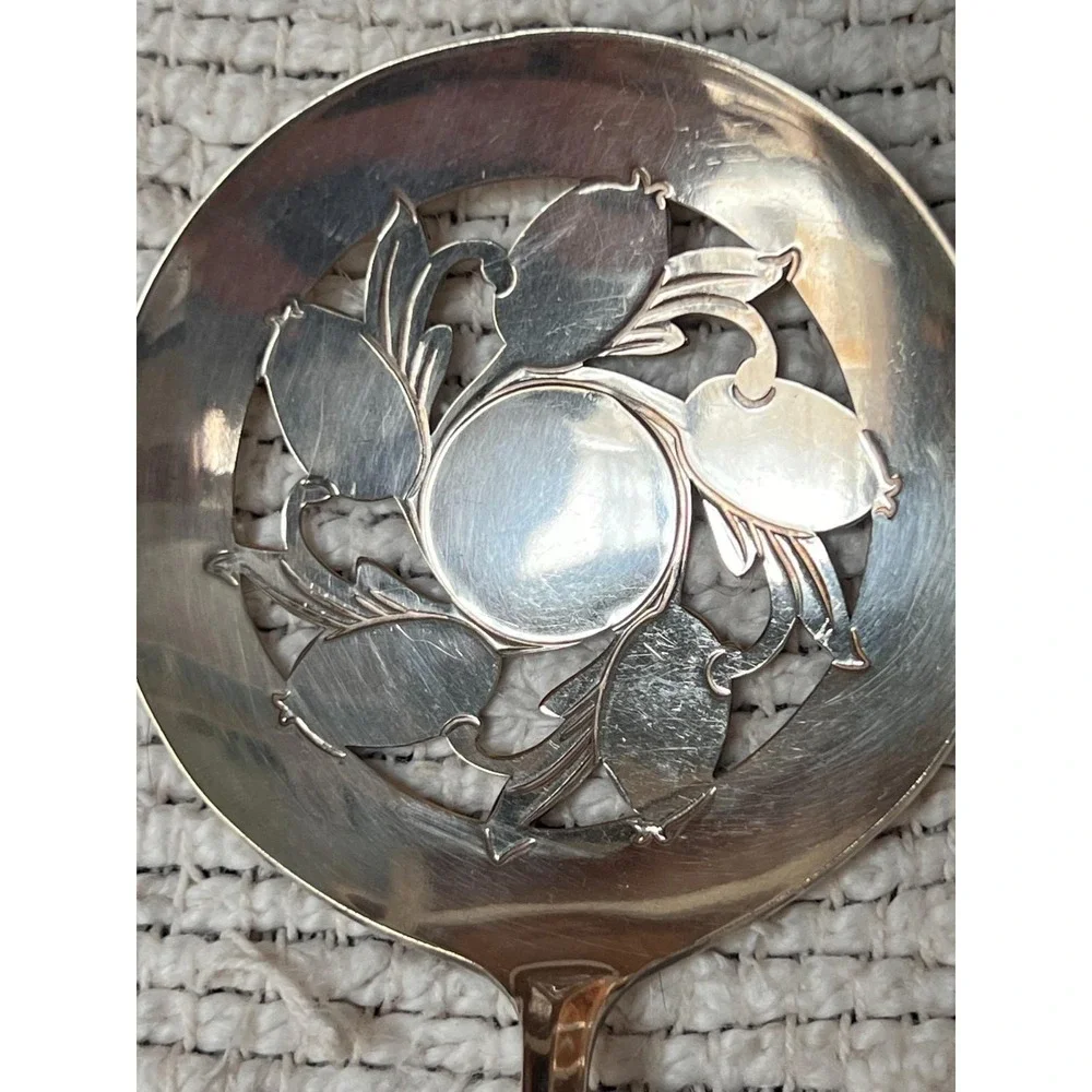 Vintage 1960 WM Rogers Tomato Server / Pattern Hutton (Silverplate)